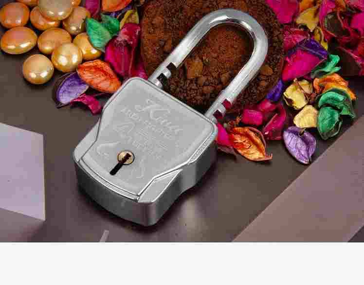 12 levers Padlock Brass finish (67mm)